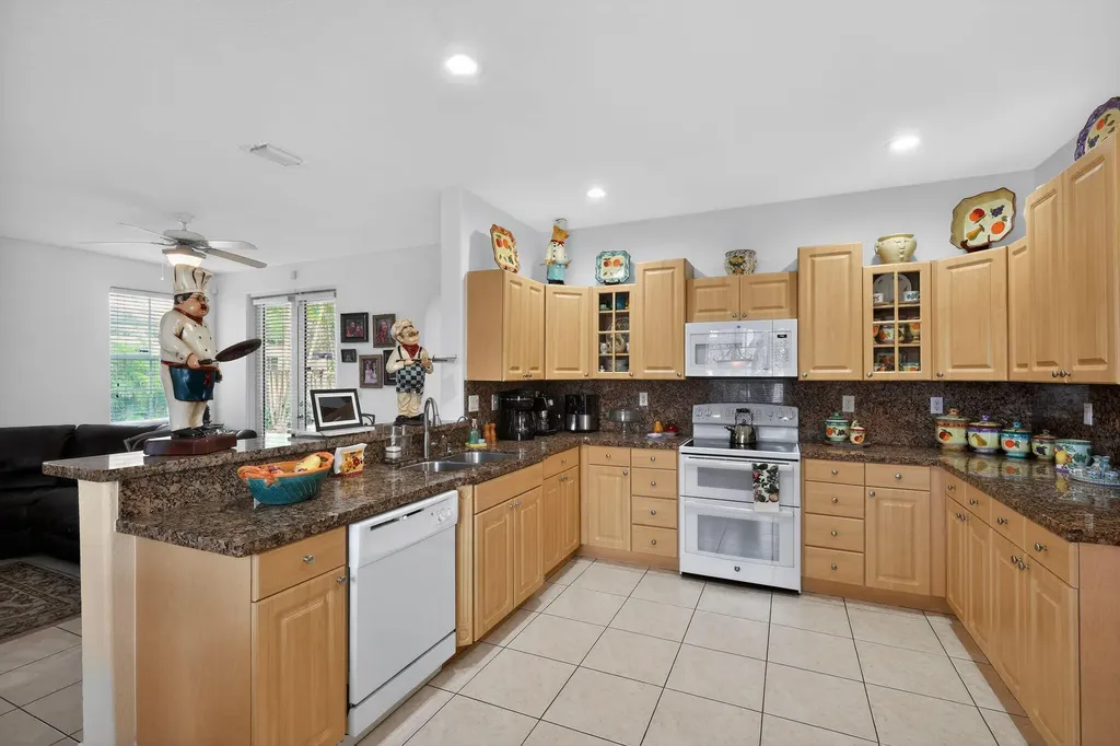16613 NW 77th Path Miami Lakes FL 33016