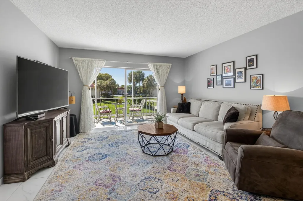 33 Abbey Lane Delray Beach FL 33446