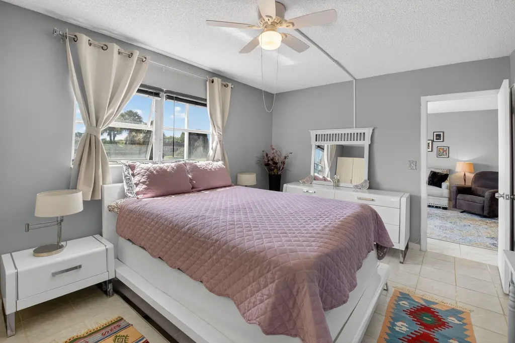 33 Abbey Lane Delray Beach FL 33446