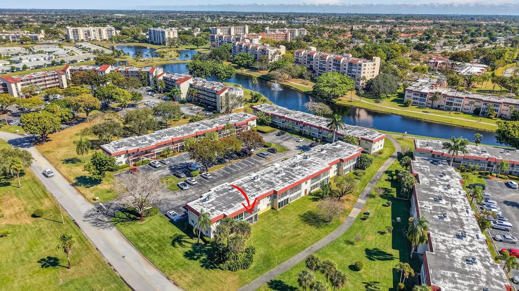 33 Abbey Lane Delray Beach FL 33446