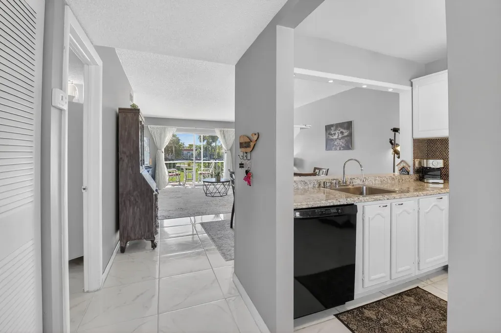 33 Abbey Lane Delray Beach FL 33446
