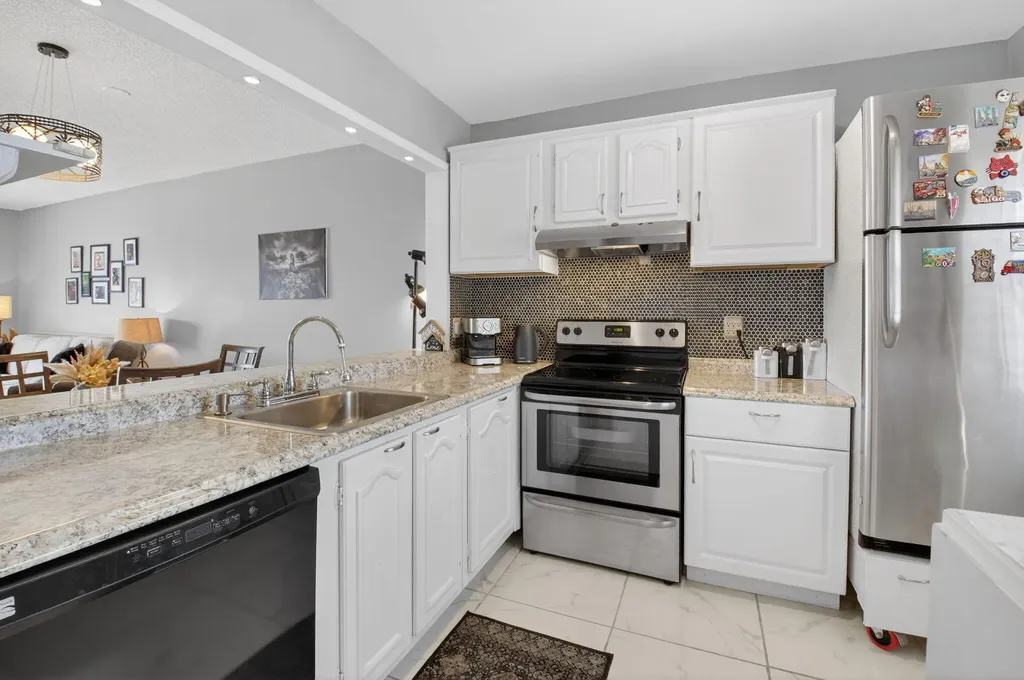 33 Abbey Lane Delray Beach FL 33446