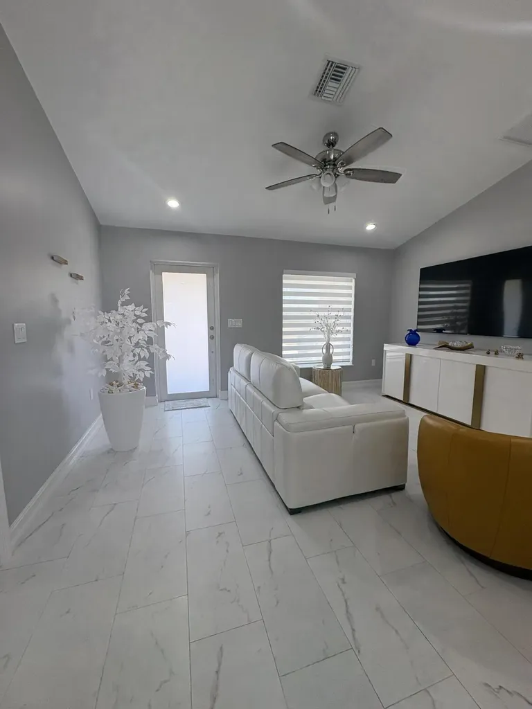 9019 S Castle Circle Labelle FL 33935