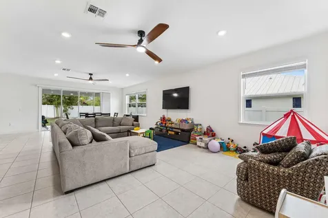 2586 SE Victory Avenue Port St Lucie FL 34952