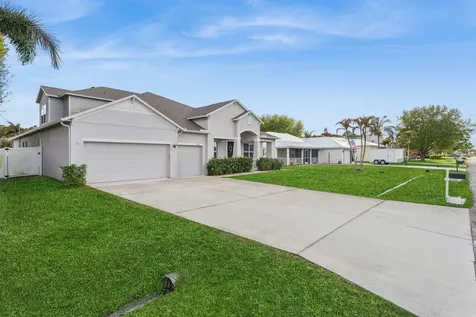 2586 SE Victory Avenue Port St Lucie FL 34952