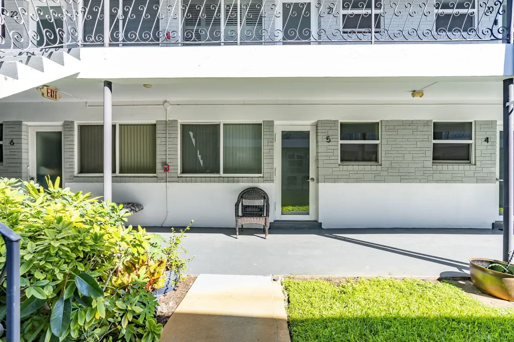 302 Lake Osborne Drive Lake Worth Beach FL 33461
