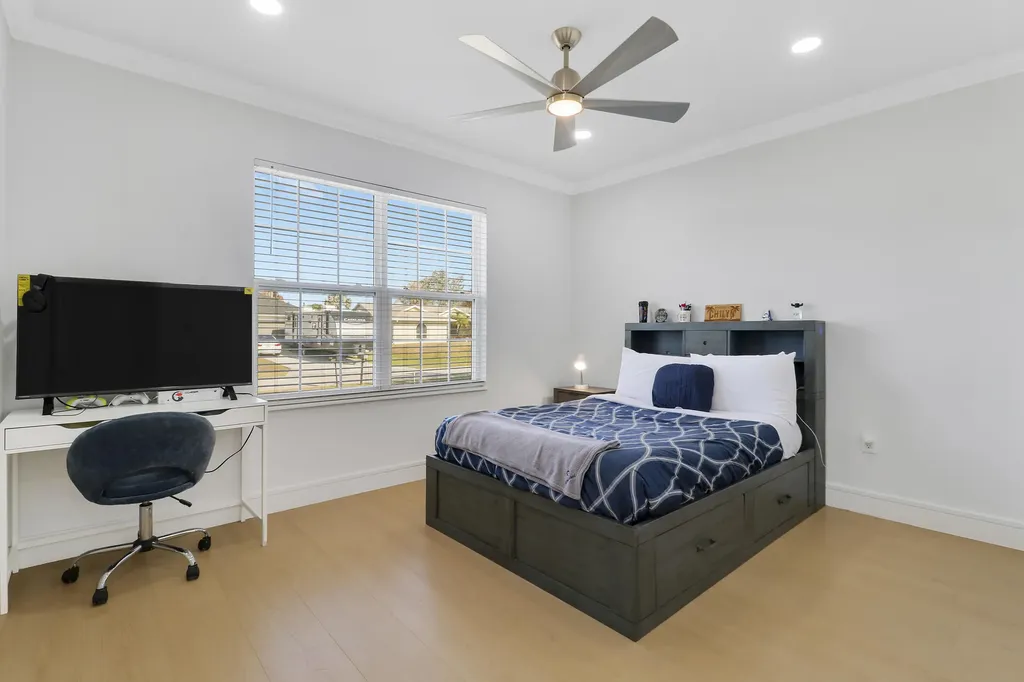 2120 SW Trenton Port St Lucie FL 34984