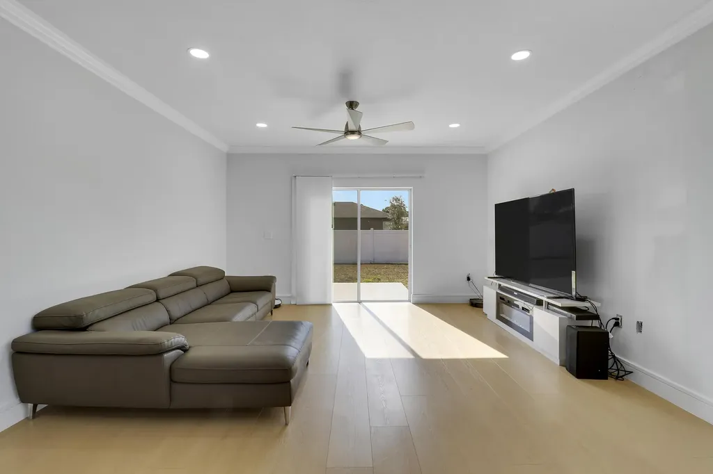 2120 SW Trenton Port St Lucie FL 34984