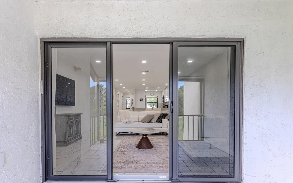 8545 Casa Del Lago Boca Raton FL 33433