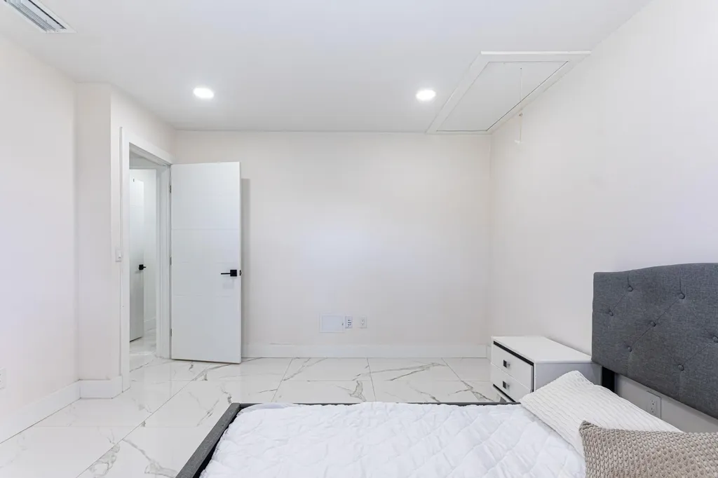 8545 Casa Del Lago Boca Raton FL 33433