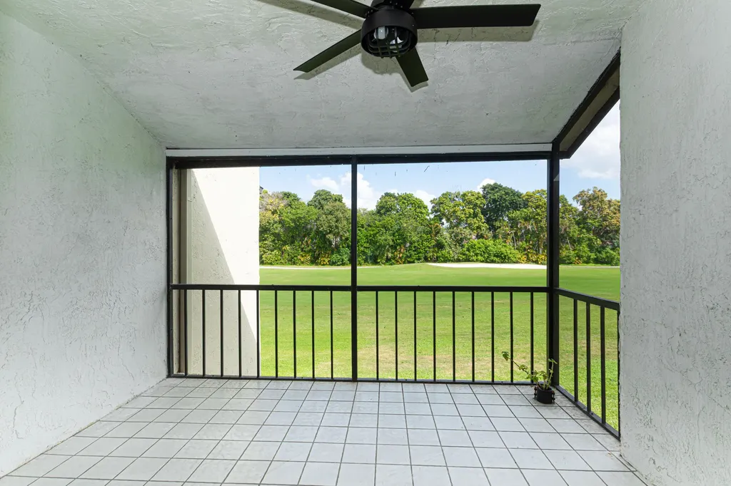 8545 Casa Del Lago Boca Raton FL 33433