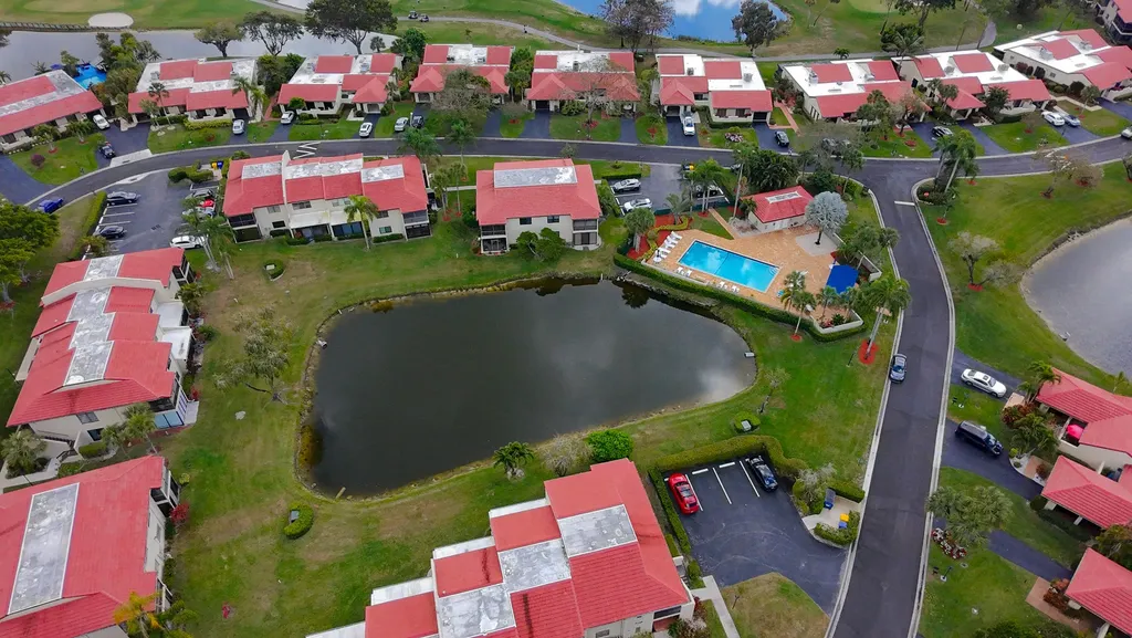 8545 Casa Del Lago Boca Raton FL 33433