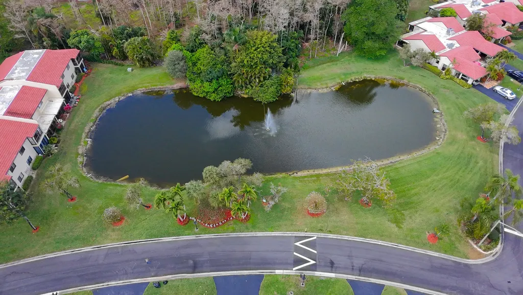 8545 Casa Del Lago Boca Raton FL 33433