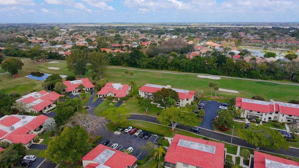 8545 Casa Del Lago Boca Raton FL 33433