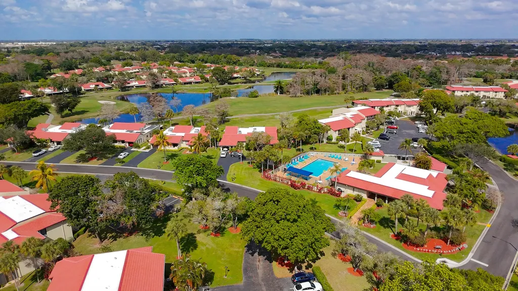 8545 Casa Del Lago Boca Raton FL 33433