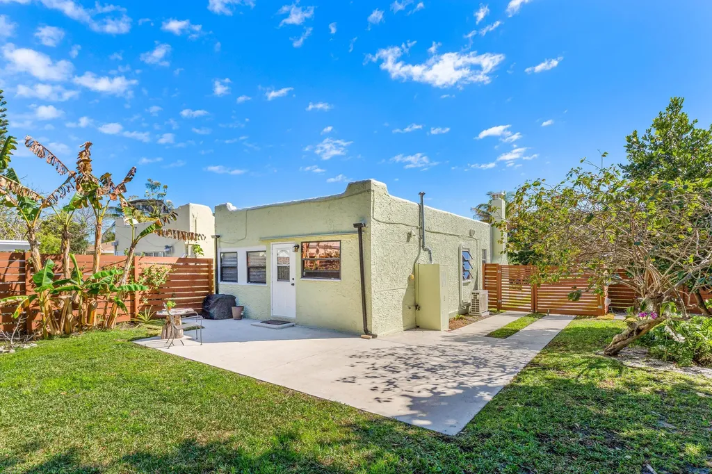 921 S M Street Lake Worth Beach FL 33460