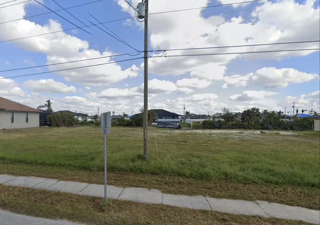 2513 Surfside Boulevard Cape Coral FL 33914