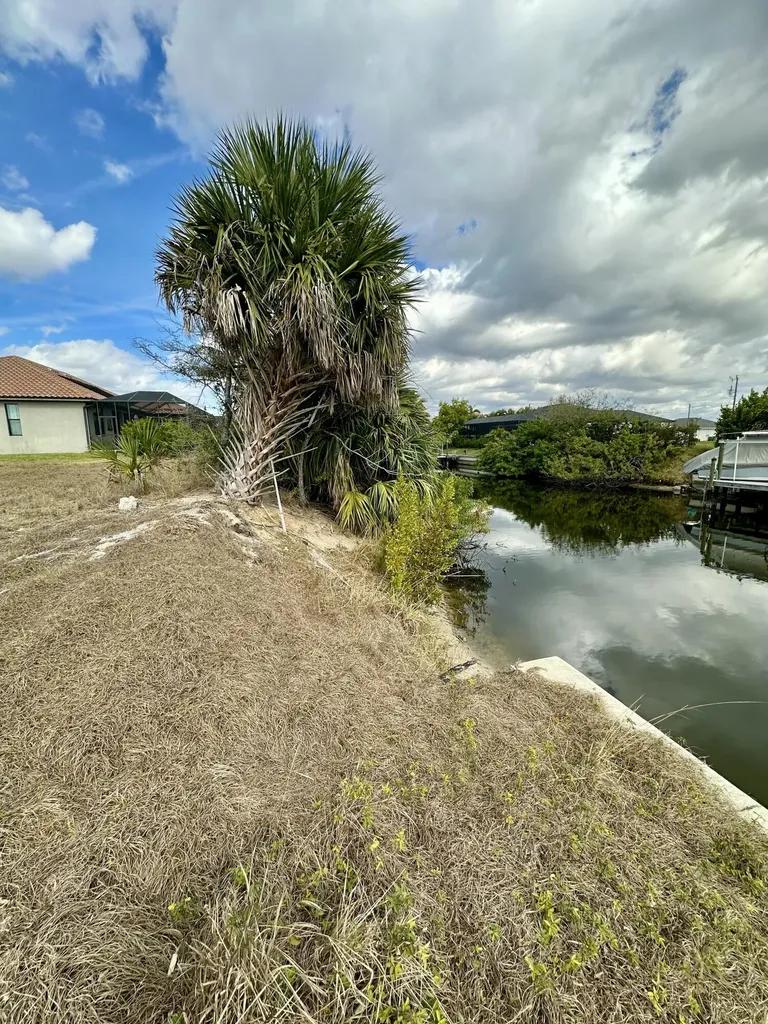 2513 Surfside Boulevard Cape Coral FL 33914