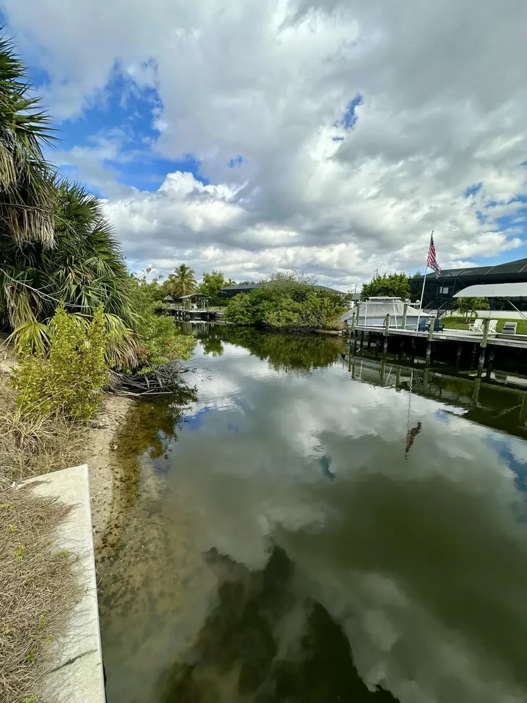 2513 Surfside Boulevard Cape Coral FL 33914