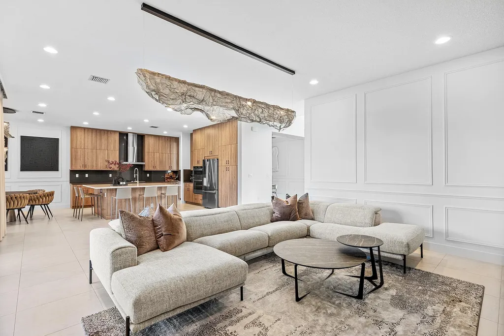 8325 Royal County Down Road Boca Raton FL 33434