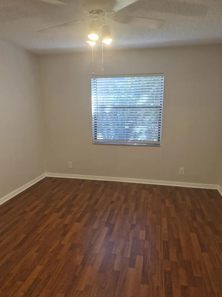 394 Springdale Circle Palm Springs FL 33461
