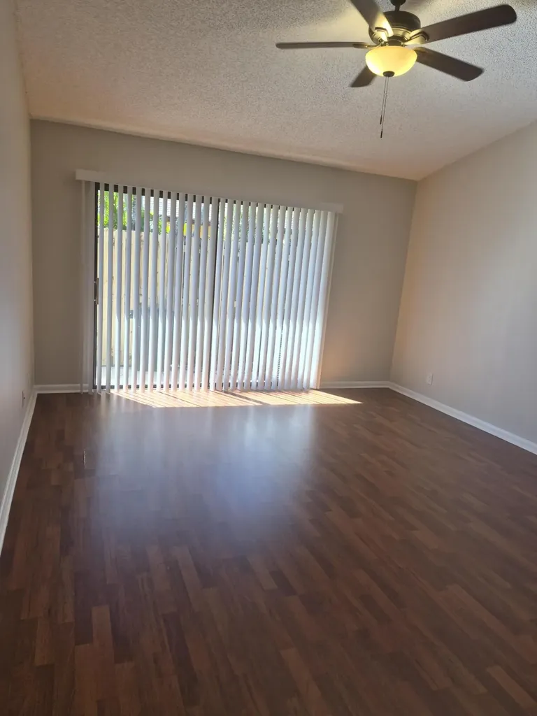 394 Springdale Circle Palm Springs FL 33461