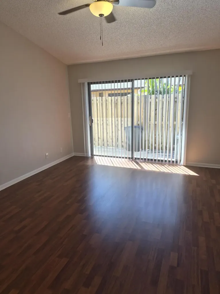 394 Springdale Circle Palm Springs FL 33461