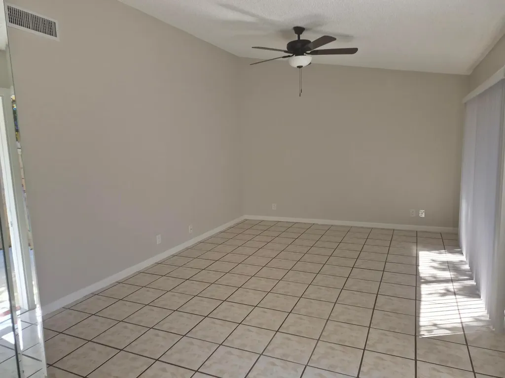 394 Springdale Circle Palm Springs FL 33461