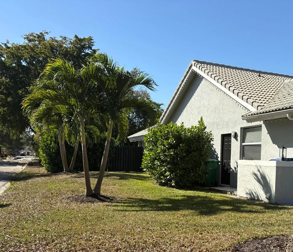 832 NW 108th Lane Coral Springs FL 33071