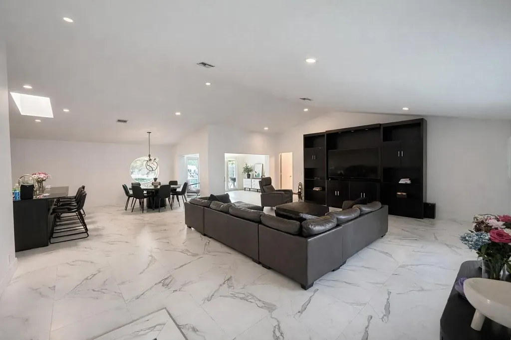 832 NW 108th Lane Coral Springs FL 33071
