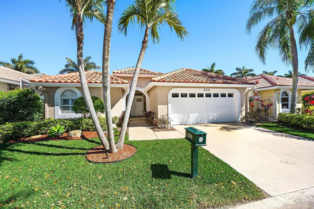 220 Woodsmuir Court Palm Beach Gardens FL 33418