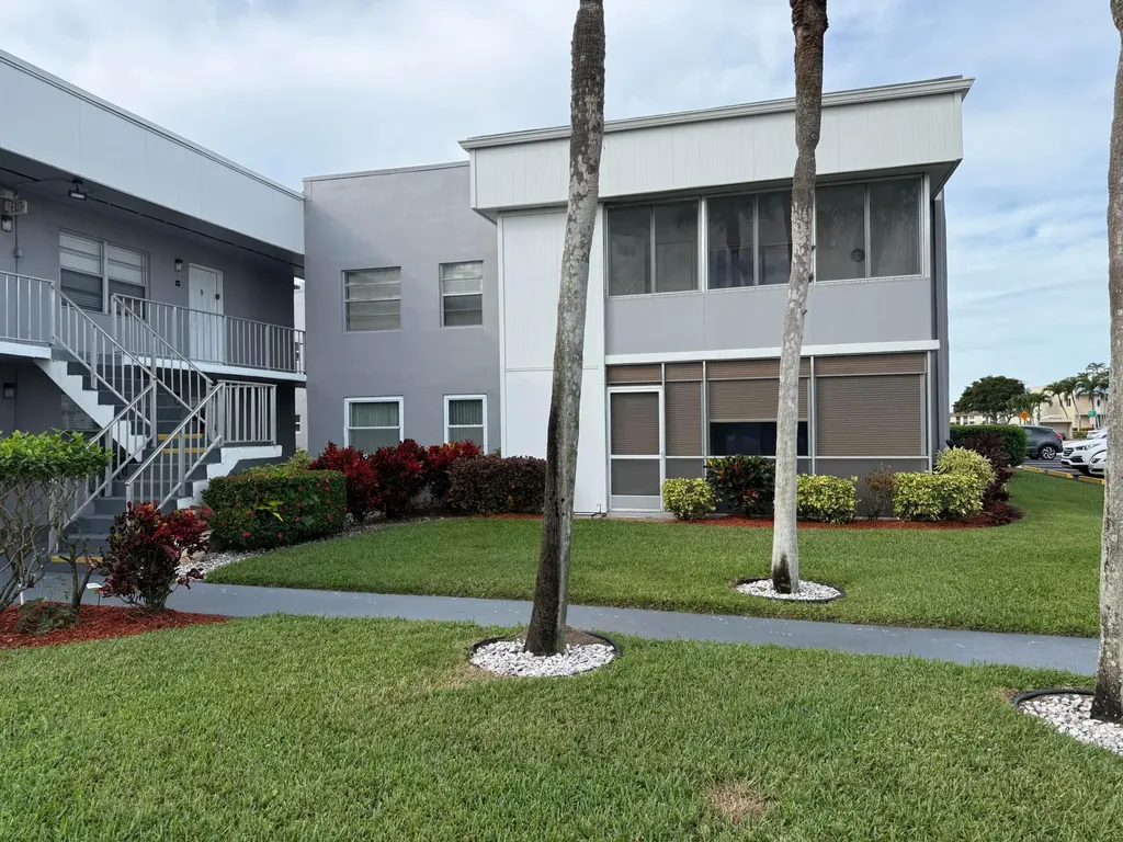 147 Burgundy D Delray Beach FL 33484