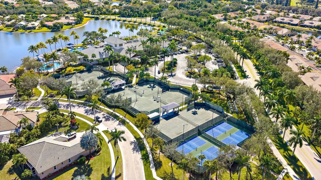 2737 Clipper Circle West Palm Beach FL 33411