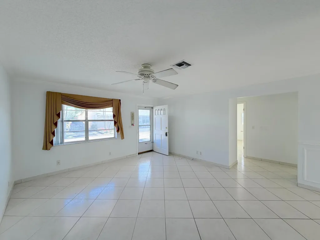 2704 Knight Lane Delray Beach FL 33445