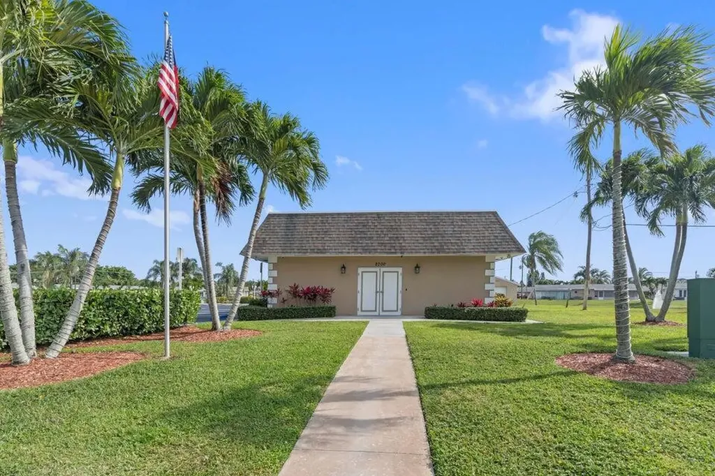 2704 Knight Lane Delray Beach FL 33445