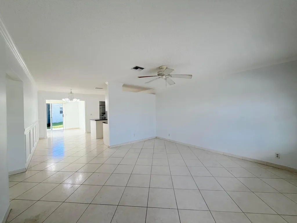 2704 Knight Lane Delray Beach FL 33445