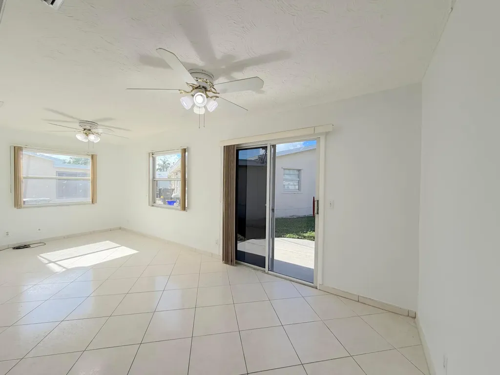 2704 Knight Lane Delray Beach FL 33445