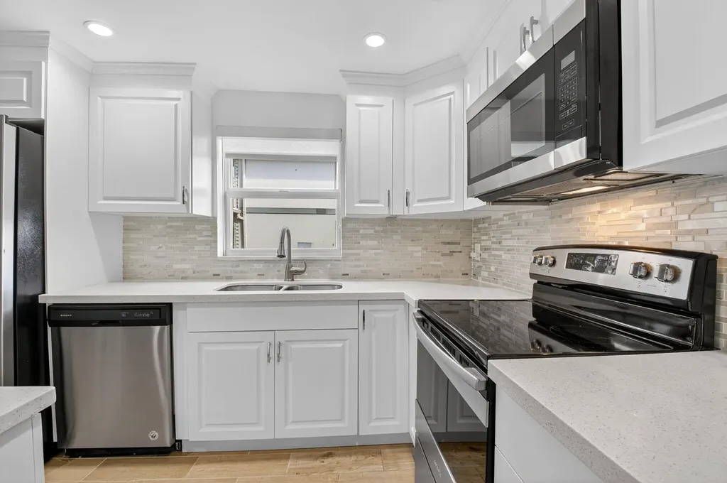 60 Brittany Delray Beach FL 33446