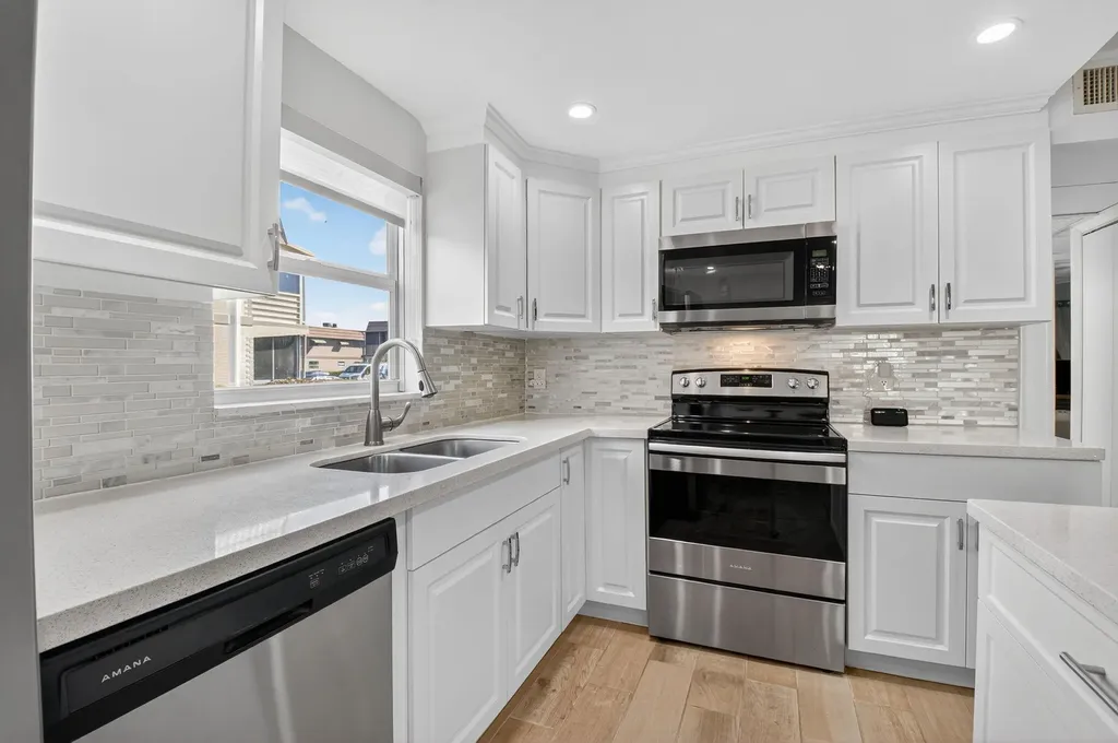 60 Brittany Delray Beach FL 33446