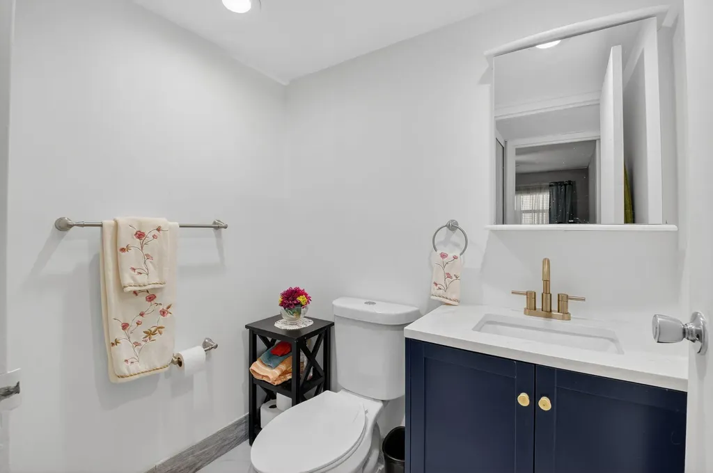 60 Brittany Delray Beach FL 33446