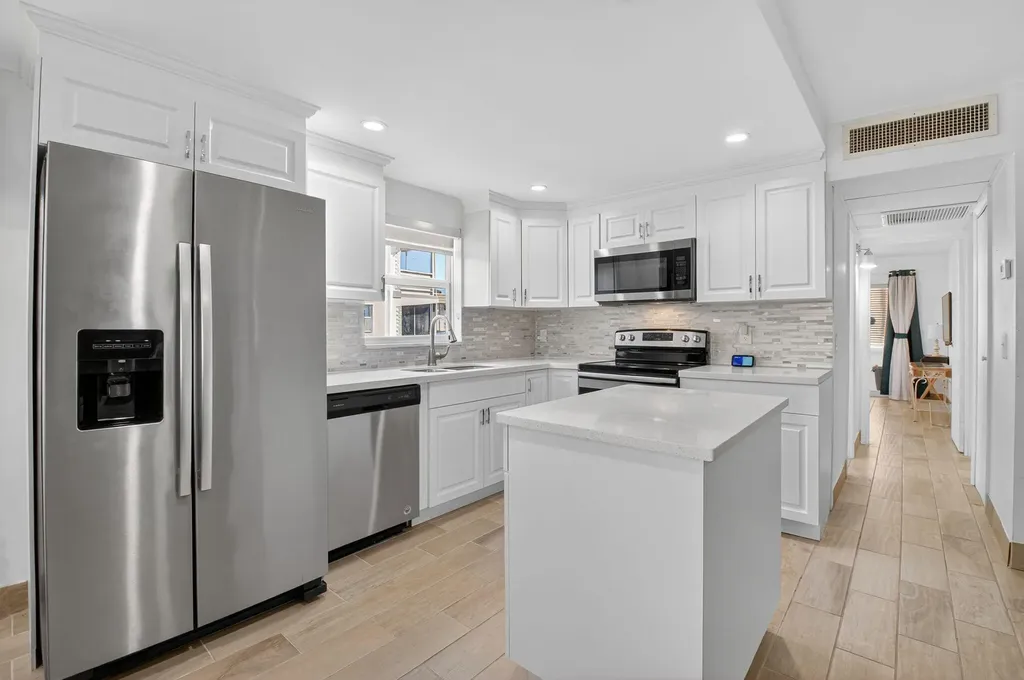 60 Brittany Delray Beach FL 33446