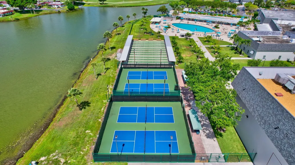 60 Brittany Delray Beach FL 33446