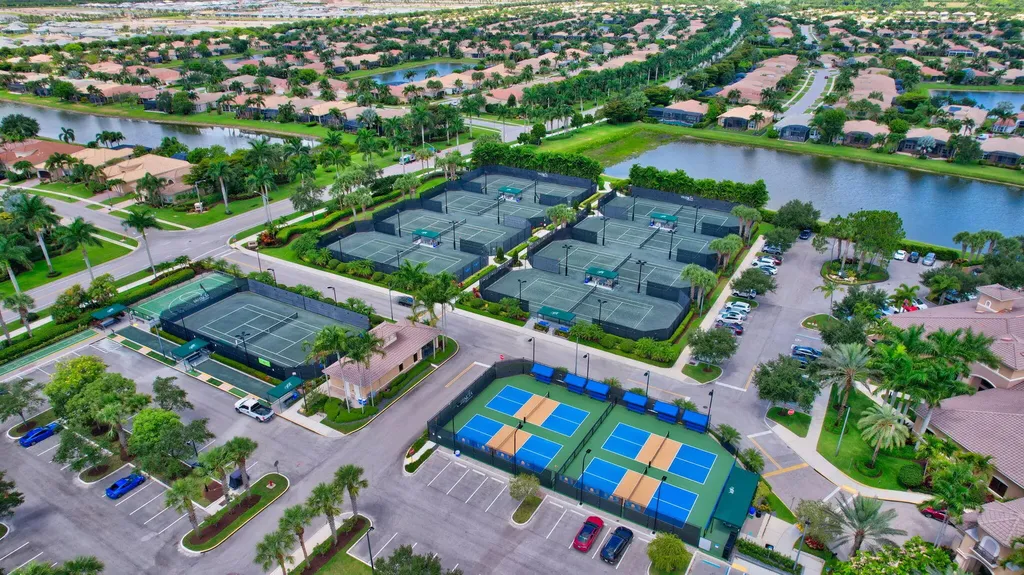 60 Brittany Delray Beach FL 33446