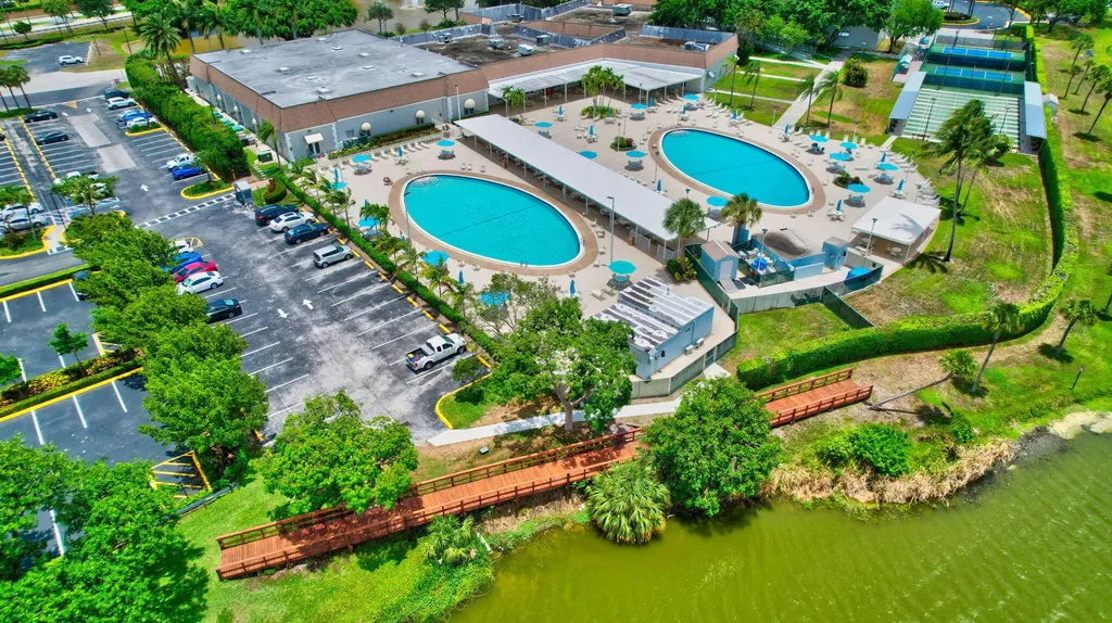 60 Brittany Delray Beach FL 33446