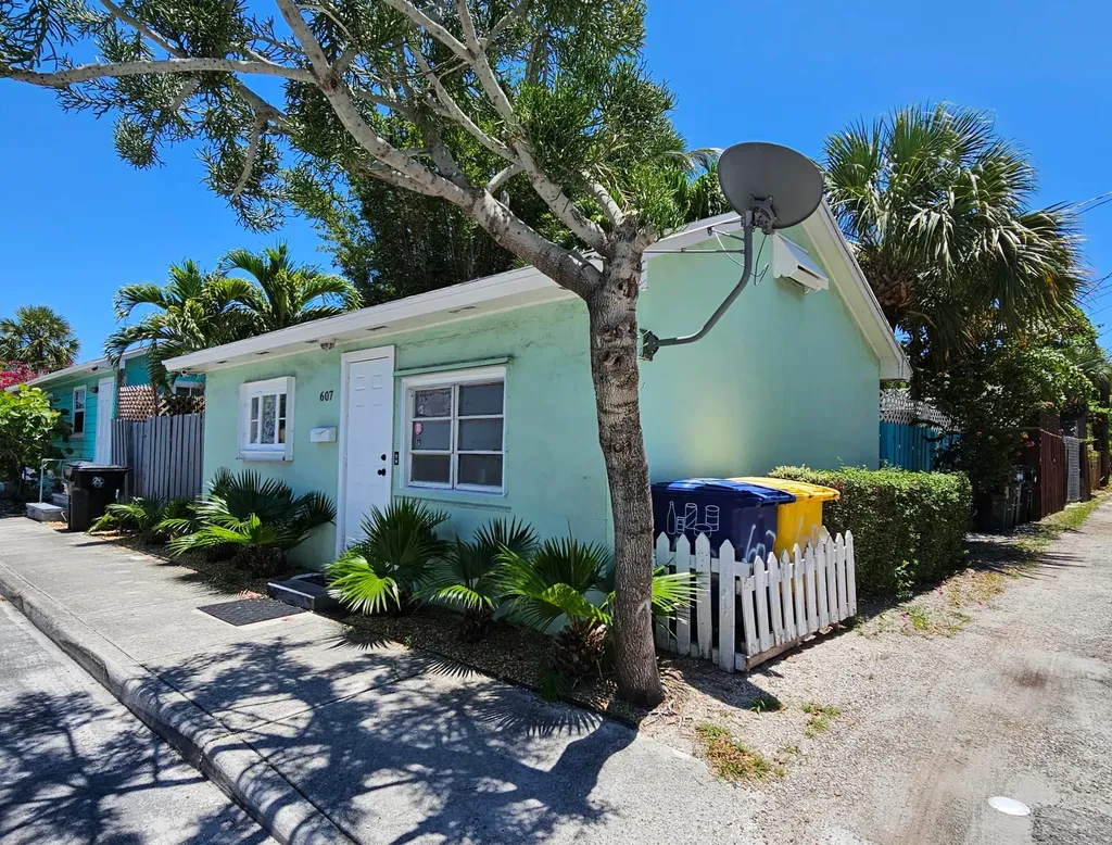 401 S L Street Lake Worth Beach FL 33460
