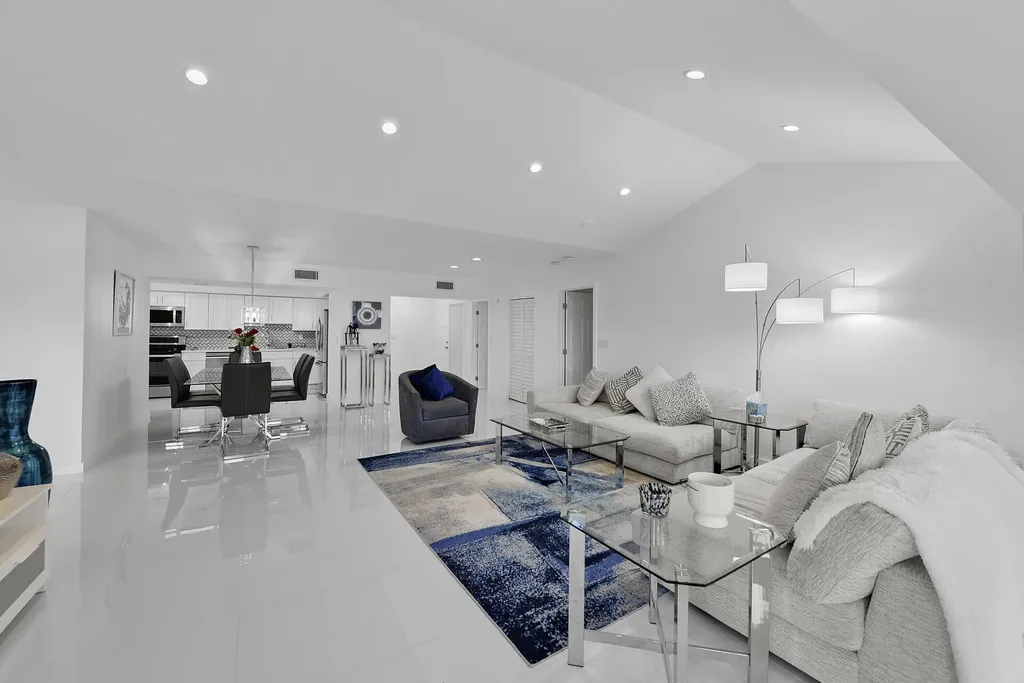 7369 Orangewood Lane Boca Raton FL 33433