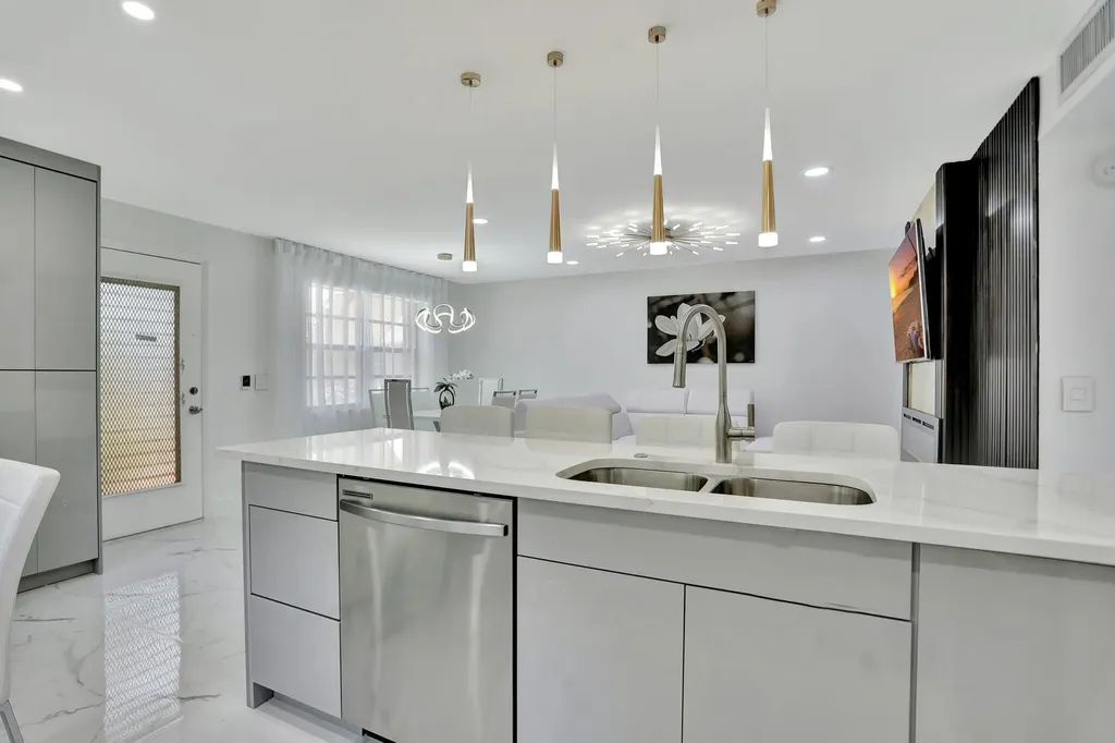 450 Normandy J Delray Beach FL 33484