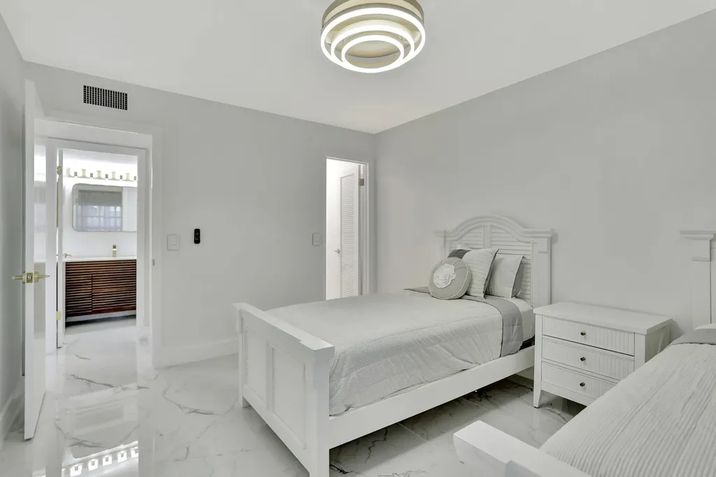 450 Normandy J Delray Beach FL 33484
