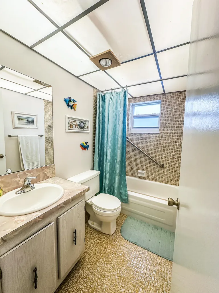 39 Burgundy A Delray Beach FL 33484
