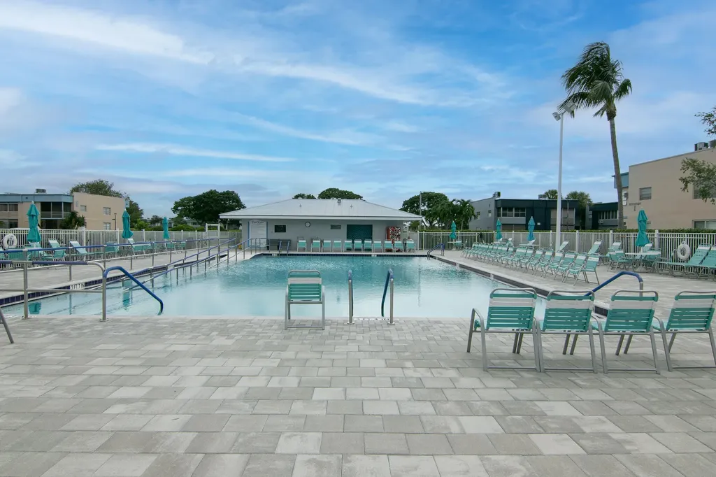 39 Burgundy A Delray Beach FL 33484